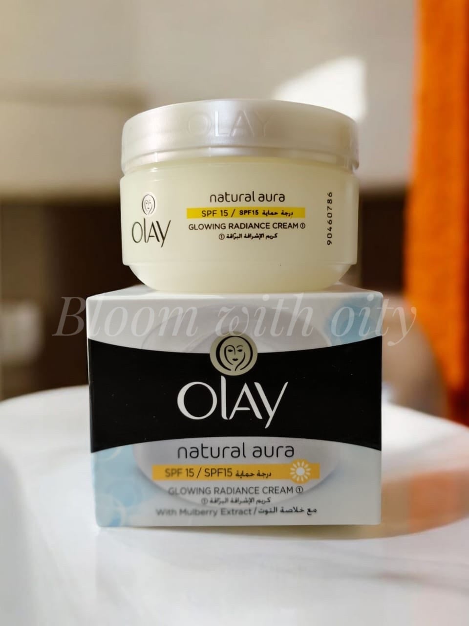 Picture of Olay Natural Aura Glowing Radiance Cream SPF 15 with Mulberry Extract - 50 gm
