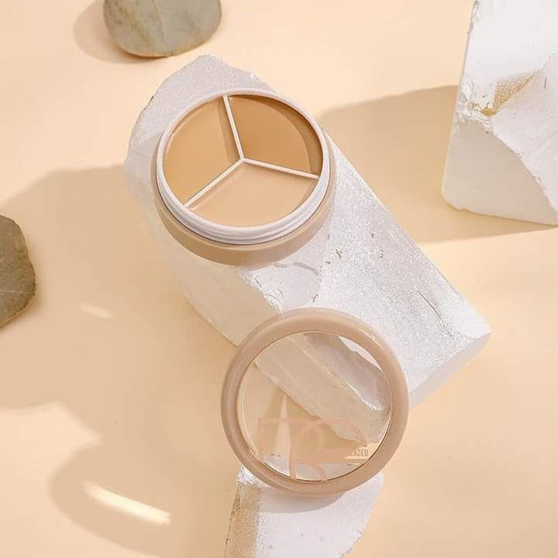 Picture of Full Coverage Concealer.Water - proof Long lasting lightweight  concealer Palette - 401