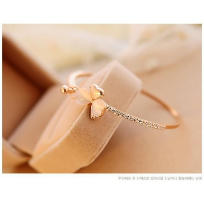 Picture of New Model High Quality Fashion Bracelet For Women (Gold,Adjustable)