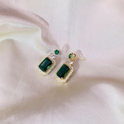Picture of Double Stone luxury Clavicle Chain Design Neckless for Stylish Girls 100% Color Guarantee (Green Earring)