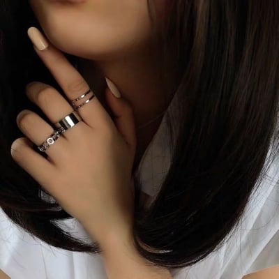 Picture of Women Opening Adjustable Girl Ring Set/Vintage Drop Acrylic Ring Set Chain Jewelry Valentine's Day Gifts for Girlfriend (Silver,Adjustable)