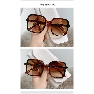 Picture of Women Fashionable Design Square Sunglasses (Leopard,Multicolor,Multicolor)
