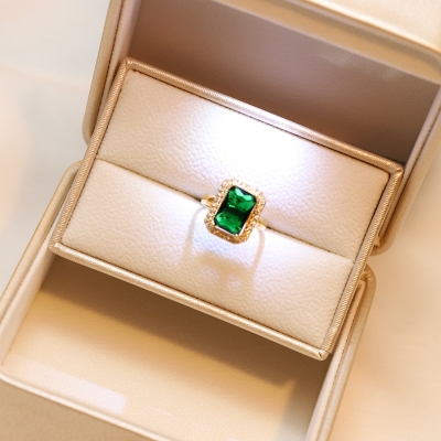Picture of Green Crystal Luxury Ring Party Ring Engagement Wedding Jewelry Ring (Green)