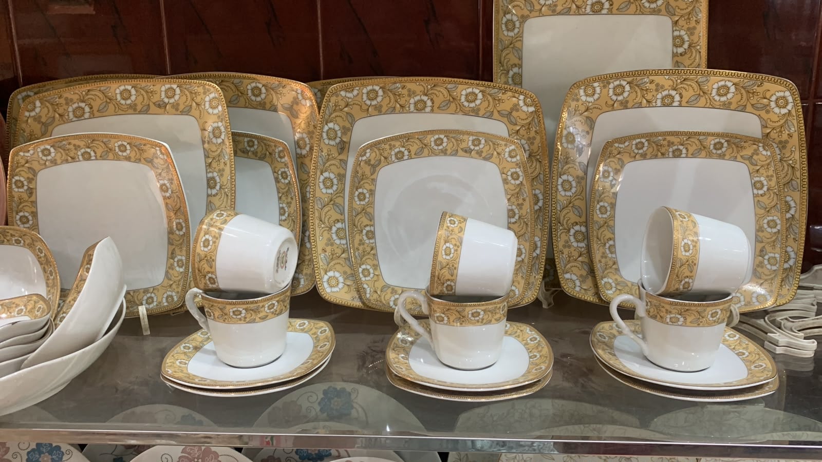 Picture of 32 Pcs Ceramic Dinner Set