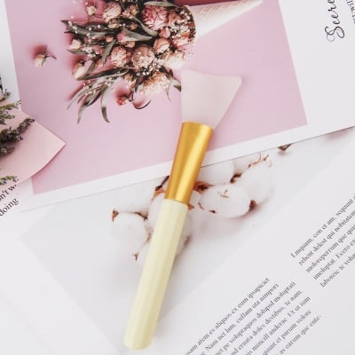 Picture of Retail Care 2 Pc Silicon Face Mask Brush Flexible Soft Facial Mask Apple Tricker Hairless Masterizer Mask Makeup Beauty Tool Mud, Clay, Charcol Mixed
