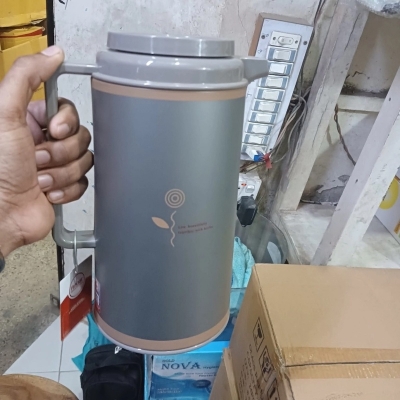 Picture of 1L Regal Flask - High-Quality Glass Refill, Leak-Proof, Double Wall Insulation, Stylish Brown Print Body, Eco-Friendly Materials, Keeps Hot or Cold Beverages for 12-24 Hours, Plastic Handle-Multicolor