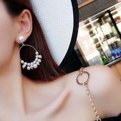 Picture of New Female Flower Long Pearl Tassel Clip Earrings GALPADA 2 Pairs earrings pearl earrings pearl earring Hoop Drop Earrings Pearl Circle Pendant Earrings Fashion Earrings Ear Pins Dangle Earrings Ear Jewelry Decor thin face