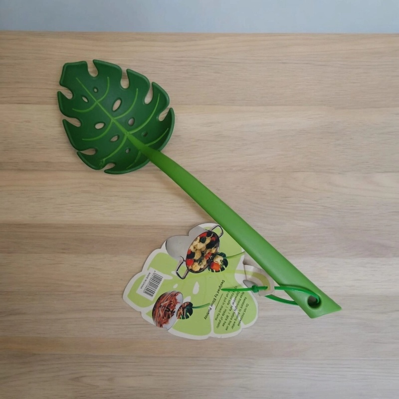 Picture of Long Handle Spaghetti Spoon - Green Monstera Leaf Slotted Colander, Perfect for Home Kitchen-Green