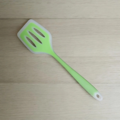 Picture of Multicolor Silicone Turner Spatula - Non-Stick Frying Pan Shovel, Korean Version, 1 Piece-Green