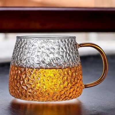 Picture of 1pc Borosilicate Glass Cup - 440ml, Fashion Texture, Heat Resistant, Lightweight, Fireproof for Oven Use. Perfect for Tea, Coffee, and Juice with a Colorful Handle.-Clear