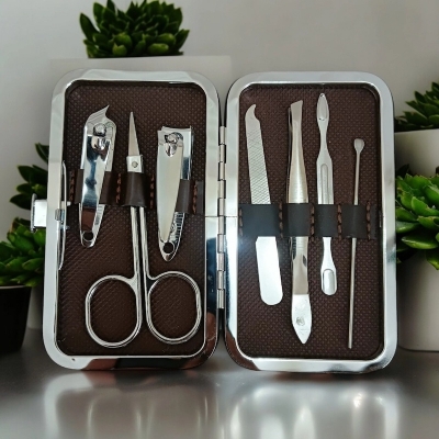 Picture of Green Nail Clipper Pedicure Kit, 7pcs Stainless Steel Manicure Set with Portable Case-Silver