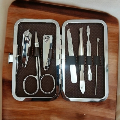 Picture of Green Nail Clipper Pedicure Kit, 7pcs Stainless Steel Manicure Set with Portable Case-Silver
