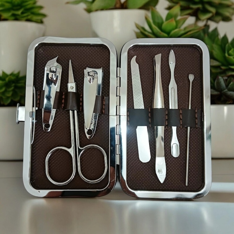 Picture of Green Nail Clipper Pedicure Kit, 7pcs Stainless Steel Manicure Set with Portable Case-Silver