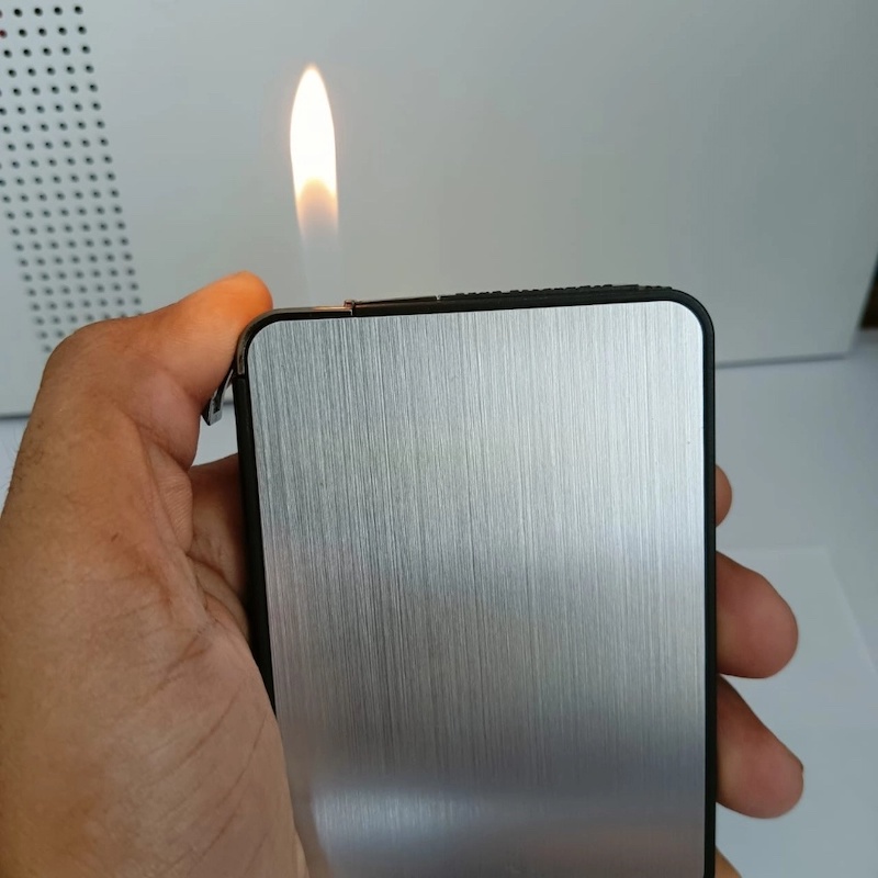 Picture of 1 pcs silver color FOCUS JD-YH003 -De-Ville-Ultra-thin-Automatic-Ejection-Cigarette-Case-Lighter-Silver