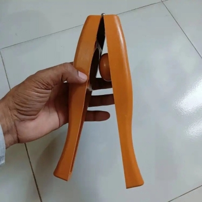 Picture of plastic Lemon Squeezer/ Juicer, Crusher, Juice Squeezer, Lemon Mesher-Multicolor