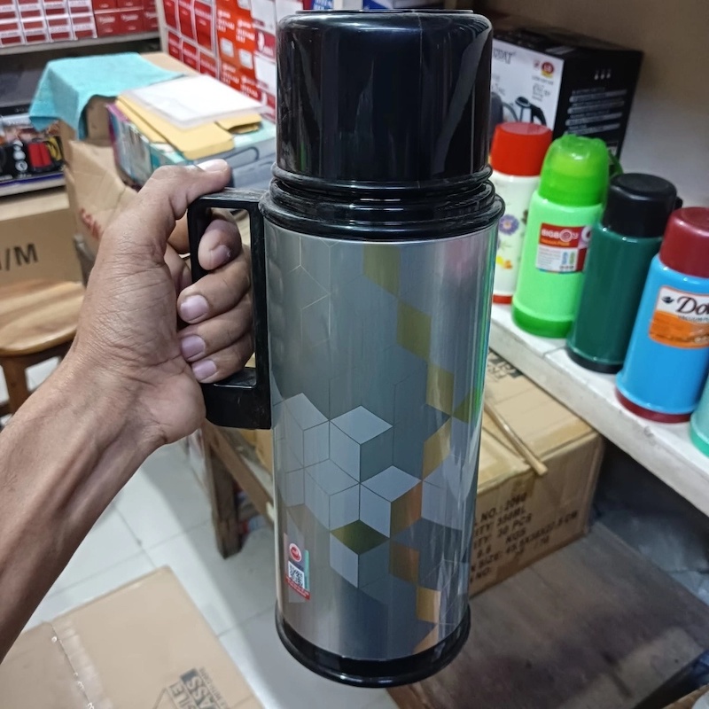 Picture of Regal 1L capacity thermal Flask stainless stail body and glass refil vacoum flask for winter good quality prodcut-Multicolor
