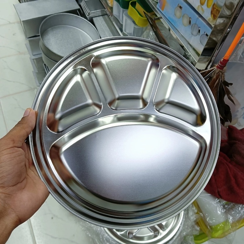 Picture of 1 pcs 4 compartment round food tray for School Canteen or home Stainless steel non magnet Food try plate 28 cm-Silver