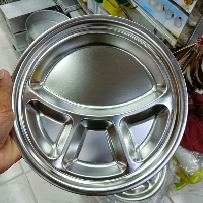 Picture of 1 pcs 4 compartment round food tray for School Canteen or home Stainless steel non magnet Food try plate 28 cm-Silver