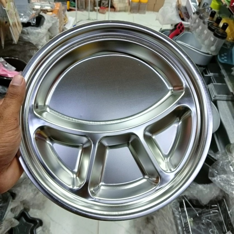 Picture of 1 pcs 4 compartment round food tray for School Canteen or home Stainless steel non magnet Food try plate 26cm-Silver