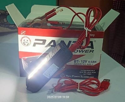 Picture of 12V Solar/DC Mobile Phone Charger 6.4A | Dual Type-B + Type-C USB + PD Port | Heavy Duty Clip Mobile Charger for 12V Battery Black