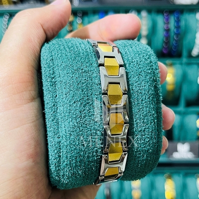 Picture of Premium Fashion Bracelet for Men