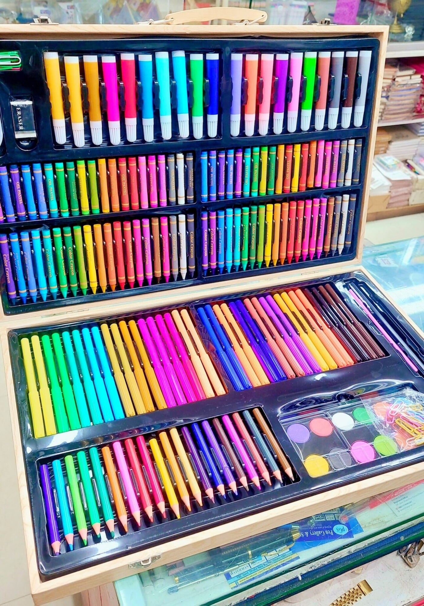 Picture of 220pcs Art Set Wooden Box-Multicolor