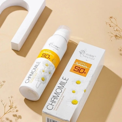 Picture of chamomile Whitening Spray Sunscreen With SPF-50+ - White
