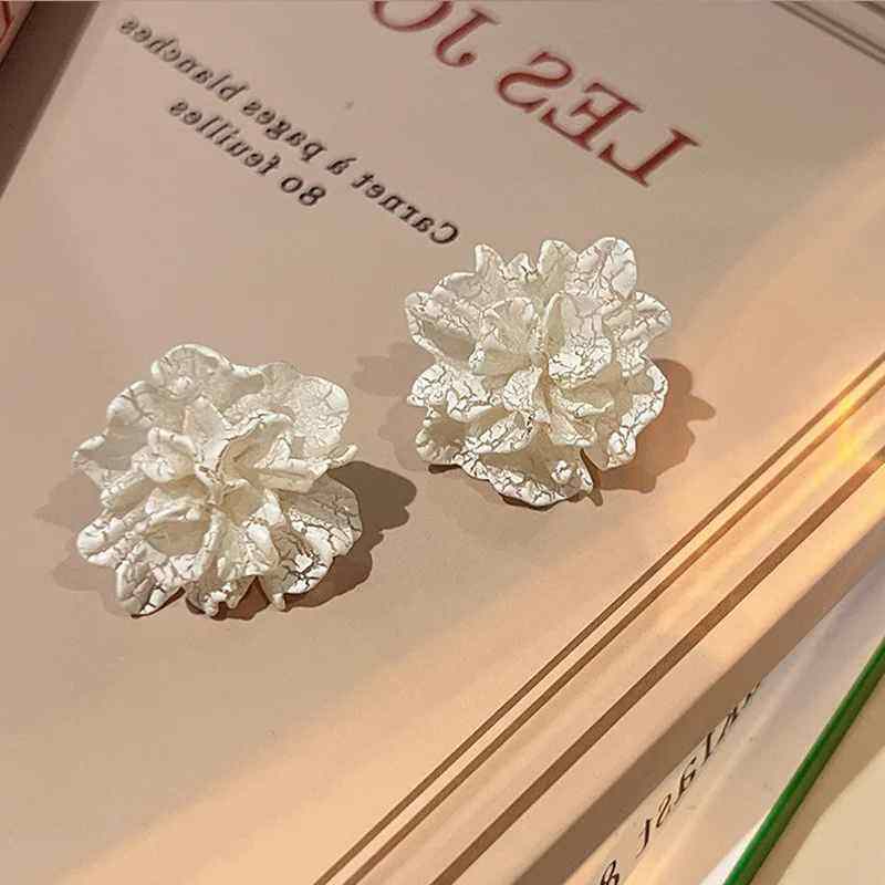 Picture of Korean Style Camellia Flower Stud Earrings – Cute Ice Cracked Resin Design