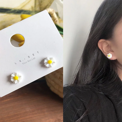 Picture of Mini Daisy Flower Stud Earrings – Korean Style Minimalist Jewelry for Women White