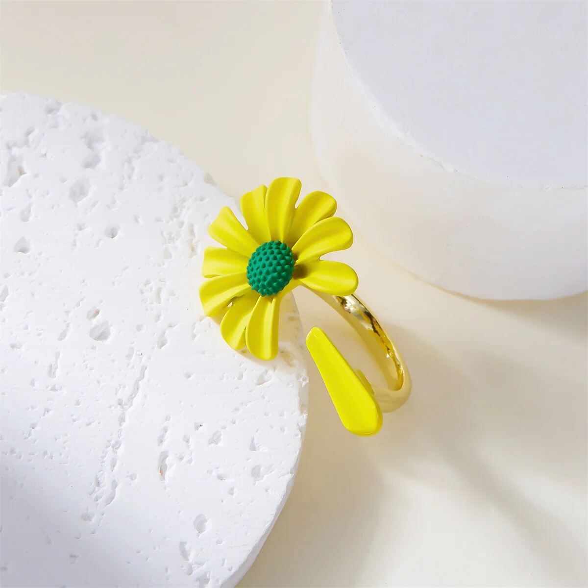 Picture of Vintage Daisy Flower Adjustable Rings for Women – Korean Sweet Sunflower Style