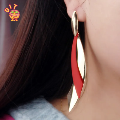 Picture of Elegant Gold-Plated Irregular Drop Earrings for Women
