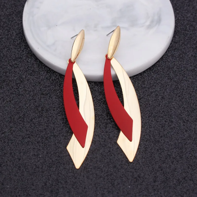 Picture of Elegant Gold-Plated Irregular Drop Earrings for Women