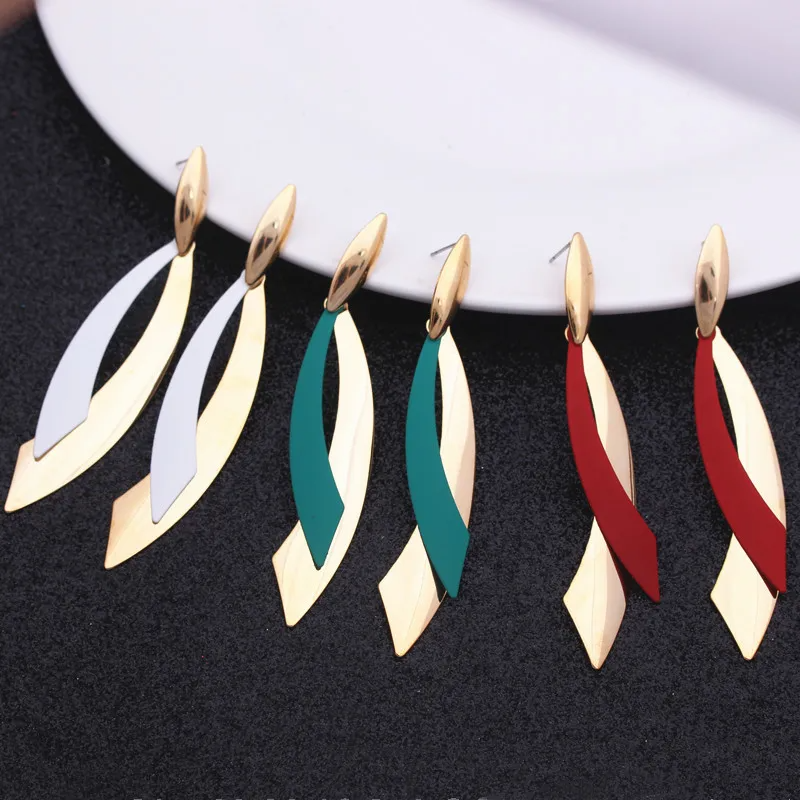 Picture of Elegant Gold-Plated Irregular Drop Earrings for Women