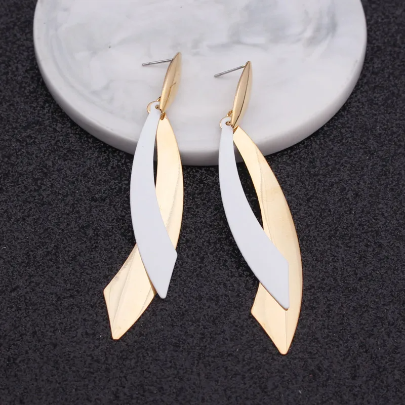 Picture of Elegant Gold-Plated Irregular Drop Earrings for Women