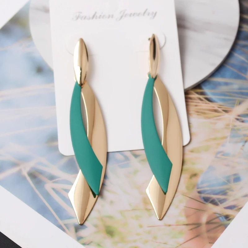 Picture of Elegant Gold-Plated Irregular Drop Earrings for Women