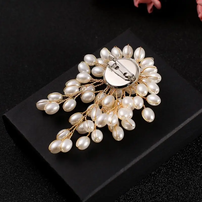 Picture of Luxury Pearl Flower Brooch Pin – Elegant Fashion Jewelry for Women & Girls White