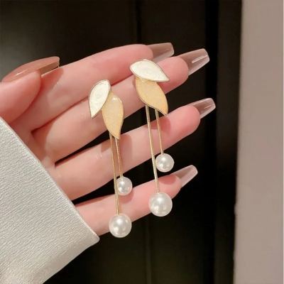 Picture of Elegant Pearl Leaf Fringe Earrings for Women – Luxury Party Jewelry, Unique Lightweight Design, Premium Gift