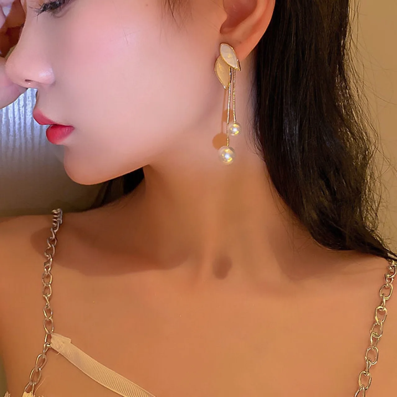 Picture of Elegant Pearl Leaf Fringe Earrings for Women – Luxury Party Jewelry, Unique Lightweight Design, Premium Gift
