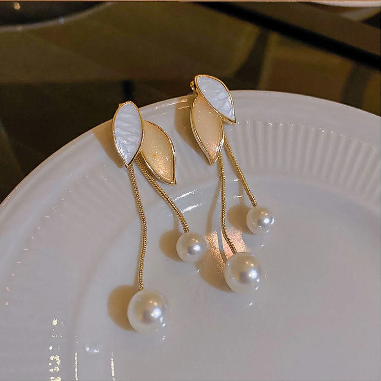 Picture of Elegant Pearl Leaf Fringe Earrings for Women – Luxury Party Jewelry, Unique Lightweight Design, Premium Gift