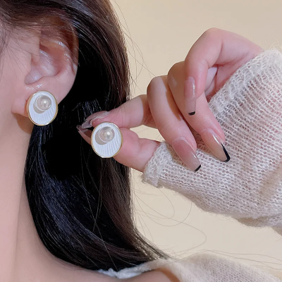 Picture of White Enamel Oil Shell with Pearl Stud Earrings for Women New Fashion Jewelry Gift for Her | Lightweight & Elegant White
