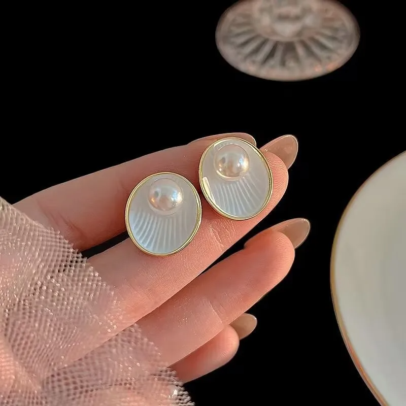 Picture of White Enamel Oil Shell with Pearl Stud Earrings for Women New Fashion Jewelry Gift for Her | Lightweight & Elegant White