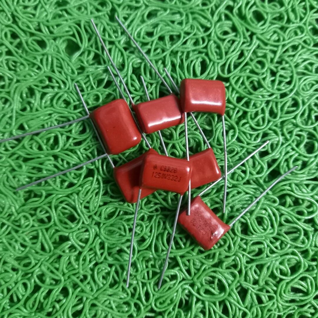Picture of 10Pcs- METALLIZED 332j 1250V RED Color Metallized 332j Capacitor 1250V Polyester Film Capacitor Metallized 3.3nF Polypropylene Capacitors 2 Pin Leads