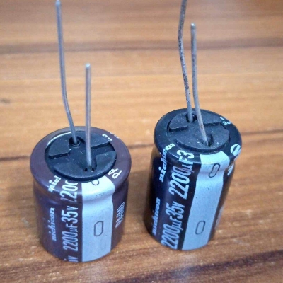 Picture of 5PCS - 2200uF 35V Capacitor RADIAL Electrolytic Capacitor