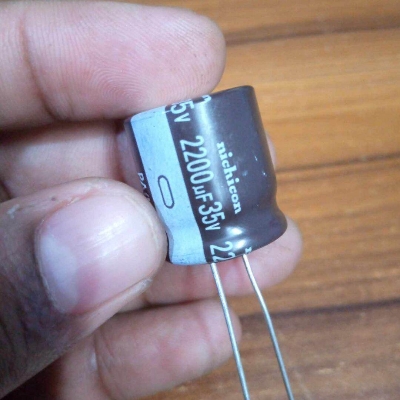 Picture of 5PCS - 2200uF 35V Capacitor RADIAL Electrolytic Capacitor