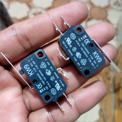 Picture of 3Pcs- Micro Limit Switch 16A 250VAC SPDT 3 Pin 27mm Long Straight Hinge Lever Switches