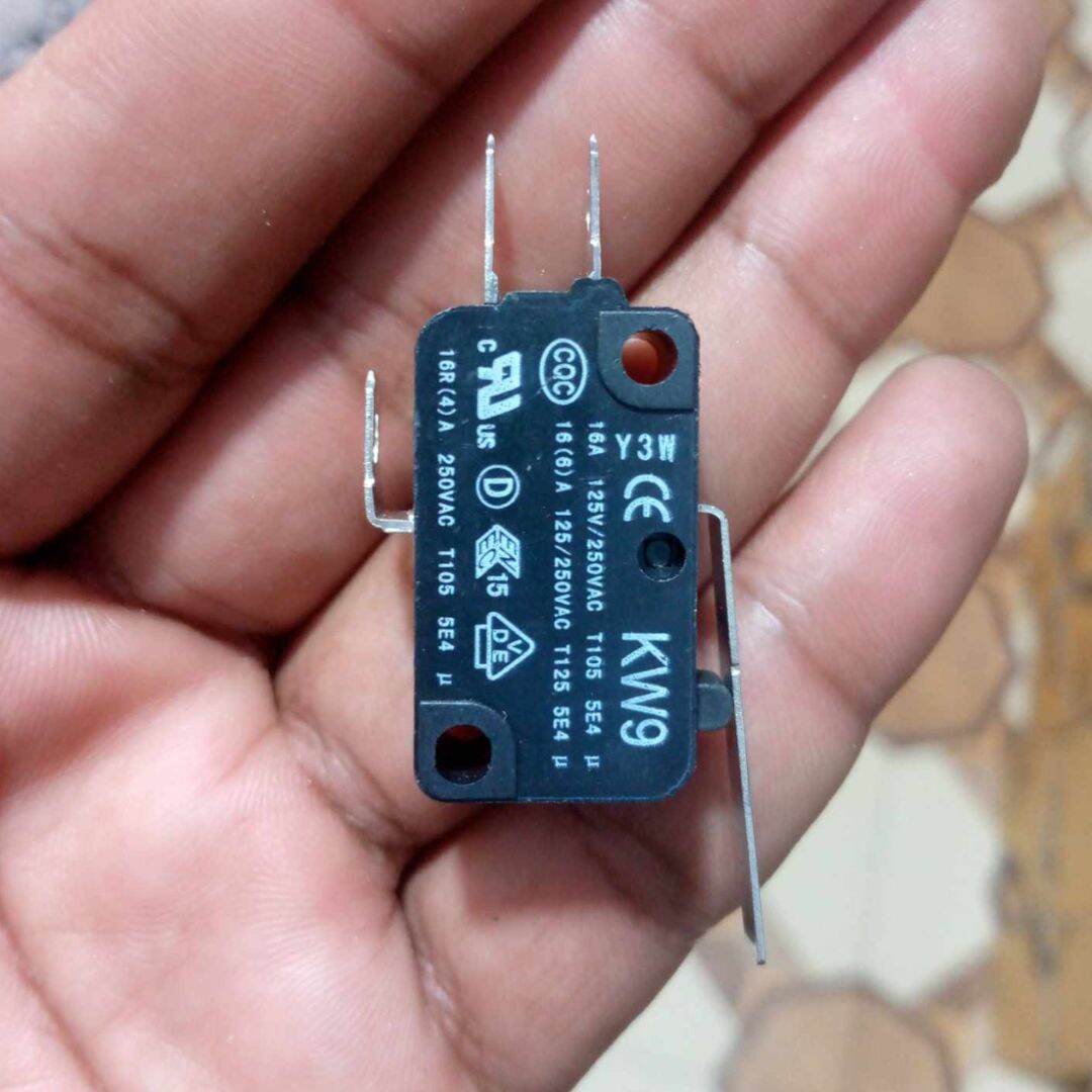 Picture of 3Pcs- Micro Limit Switch 16A 250VAC SPDT 3 Pin 27mm Long Straight Hinge Lever Switches