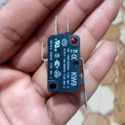 Picture of 3Pcs- Micro Limit Switch 16A 250VAC SPDT 3 Pin 27mm Long Straight Hinge Lever Switches
