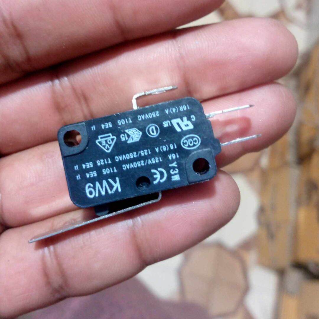 Picture of 3Pcs- Micro Limit Switch 16A 250VAC SPDT 3 Pin 27mm Long Straight Hinge Lever Switches