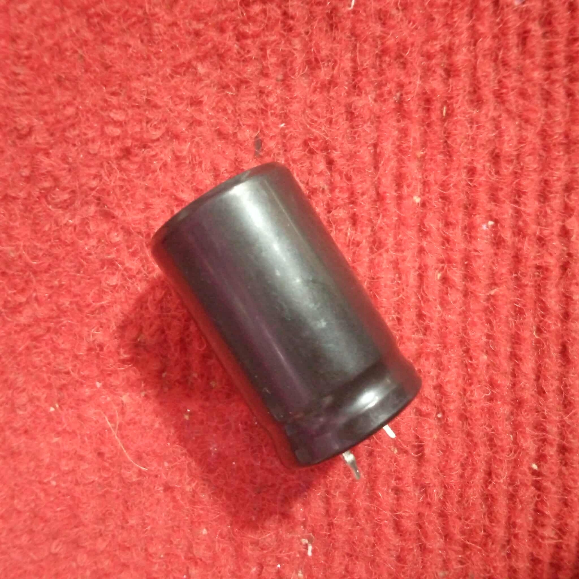 Picture of Electrolytic Capacitor 470uF 200V Radial Polarized Aluminum Electrolytic Capacitor