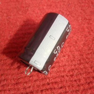 Picture of Electrolytic Capacitor 470uF 200V Radial Polarized Aluminum Electrolytic Capacitor